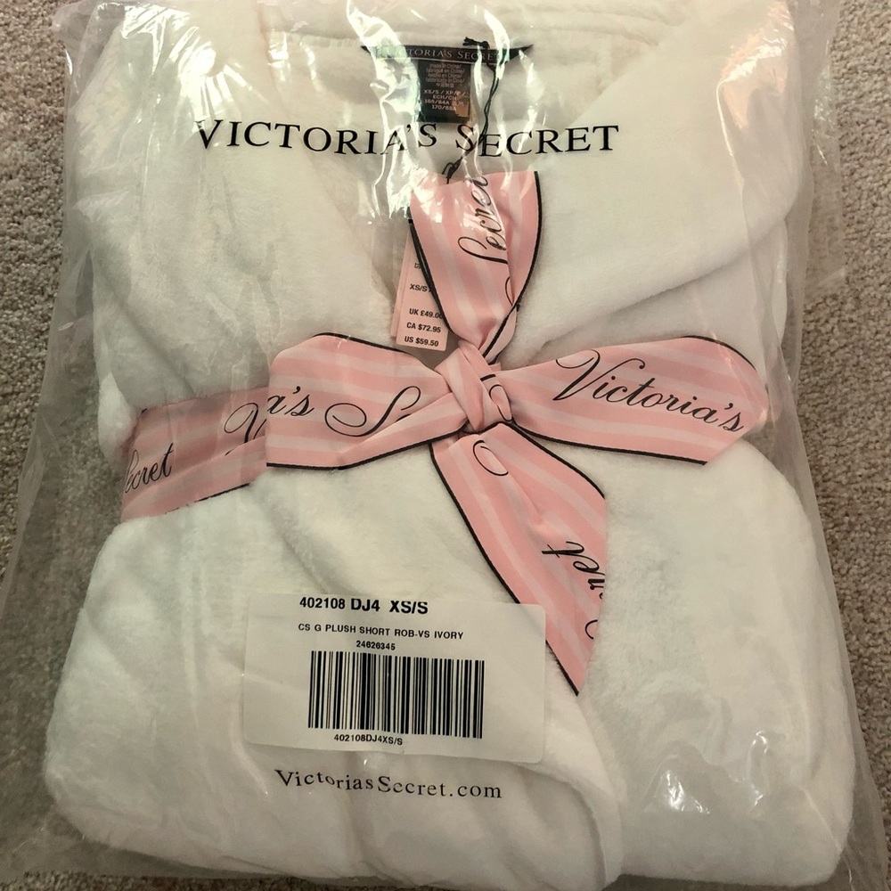 NWT Victoria’s Secret Short Robe